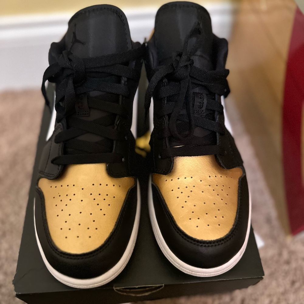 Jordan 1 Low (NIB) Black and Gold